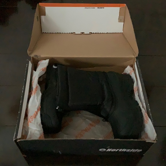 Northside Boys Icicle Snow Boot size 9 - Picture 4 of 7